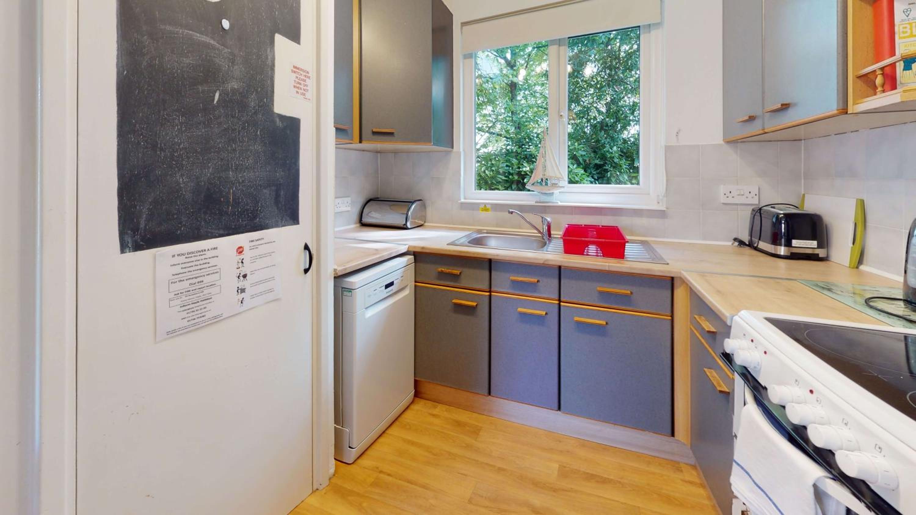 24 Strawberry Hill, Tolroy Manor view 2