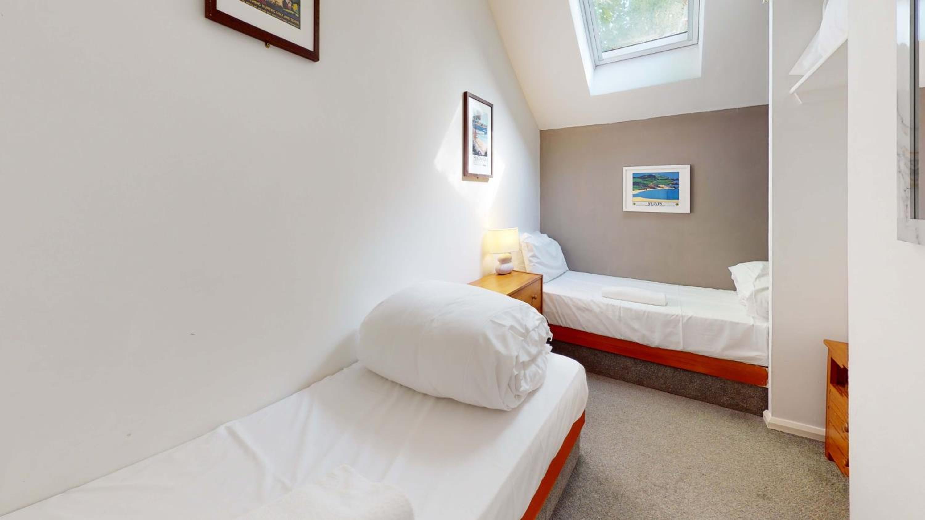 24 Strawberry Hill, Tolroy Manor view 4