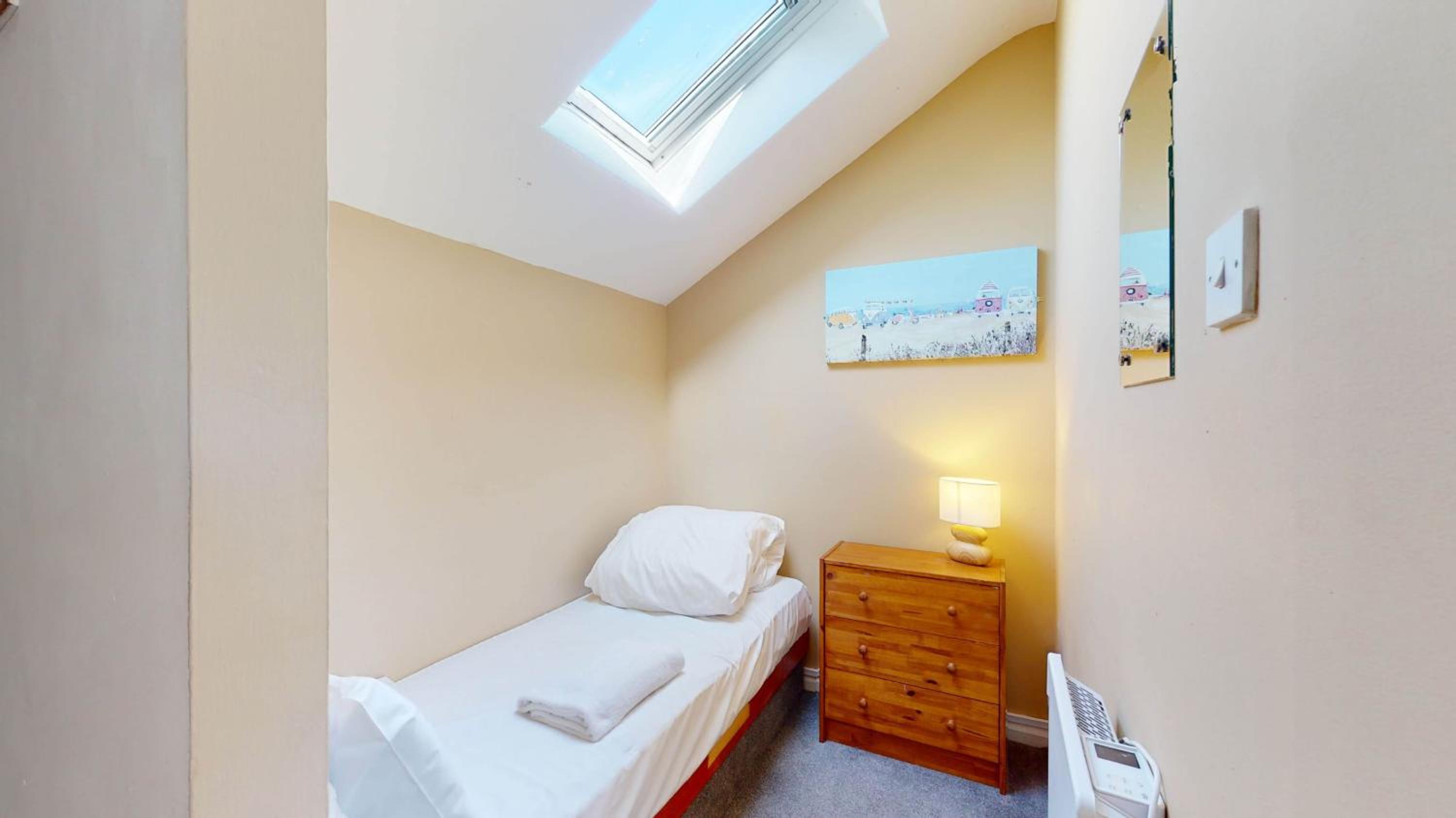 24 Strawberry Hill, Tolroy Manor view 5