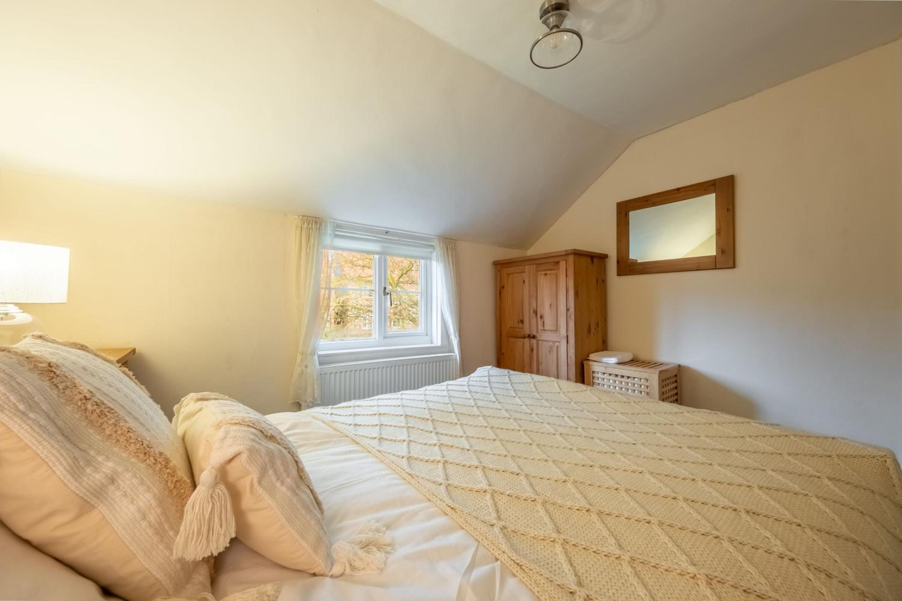Daisy Cottage H view 3