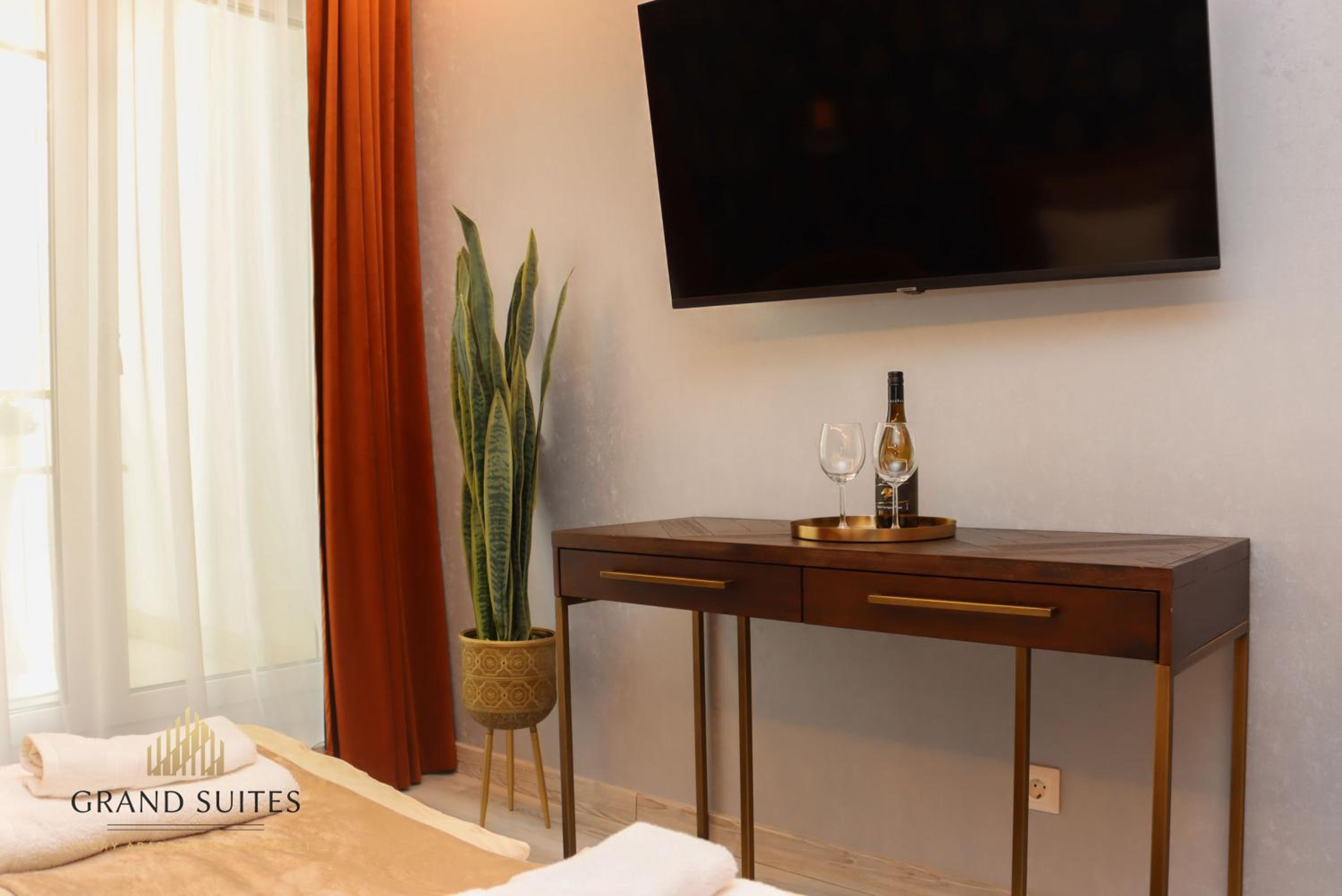 Grand Suites Central