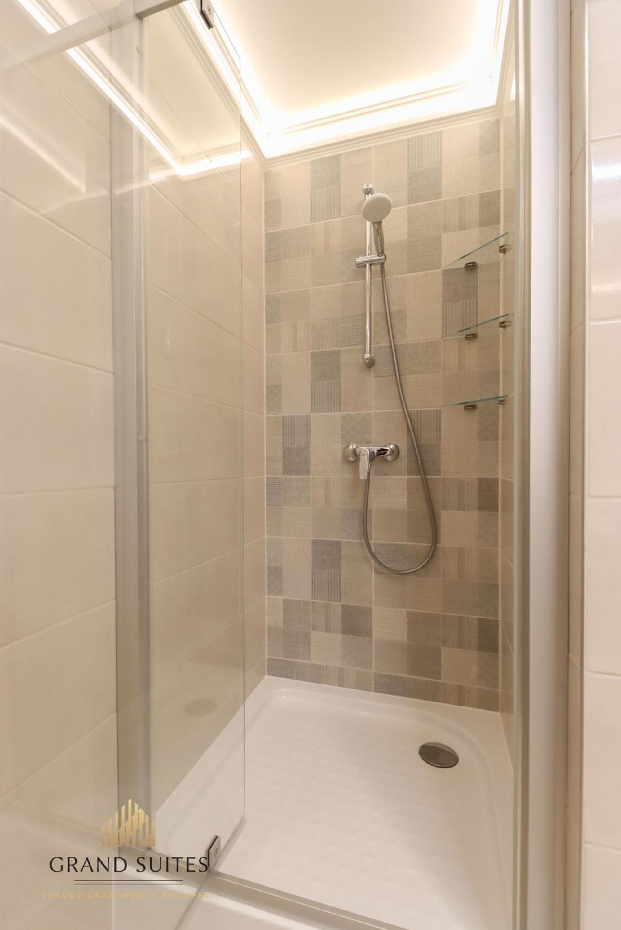 Grand Suites Central