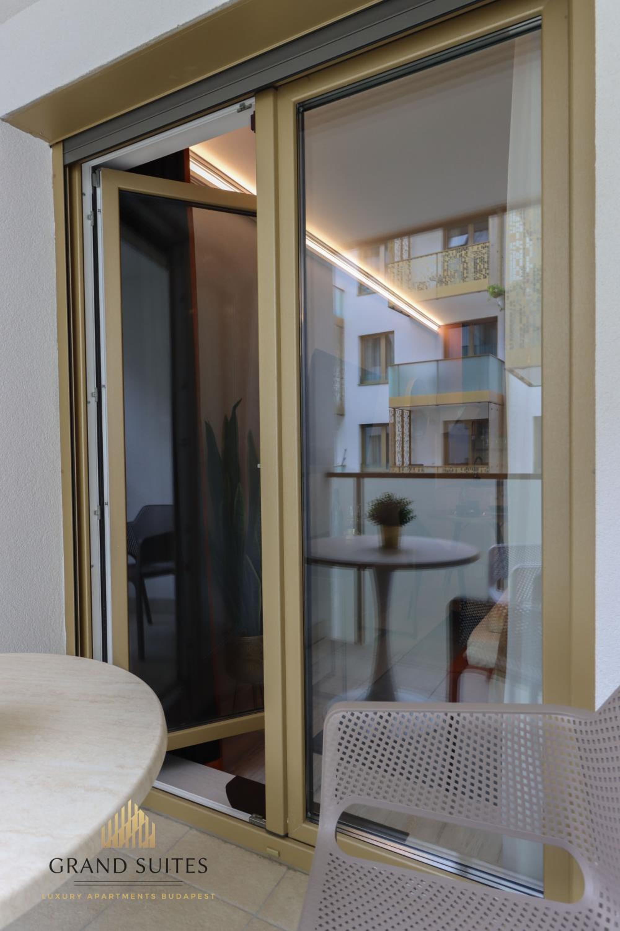 Grand Suites Central