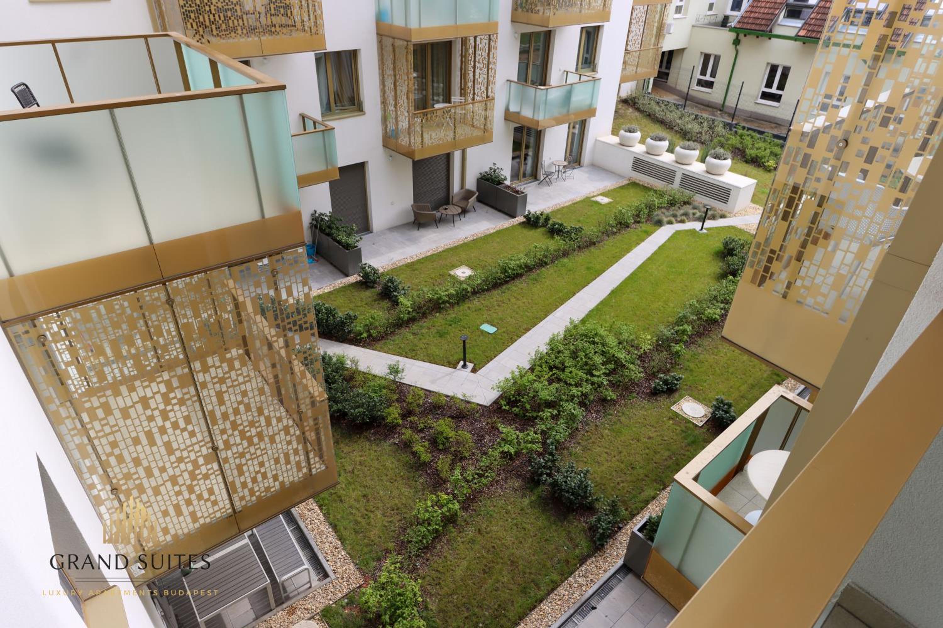 Grand Suites Central