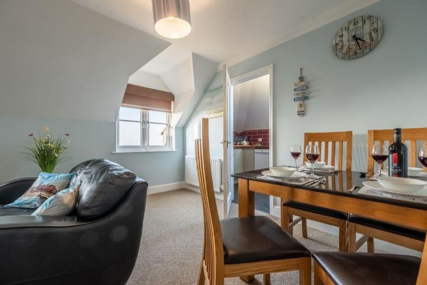 Apartment Eight by the Sea