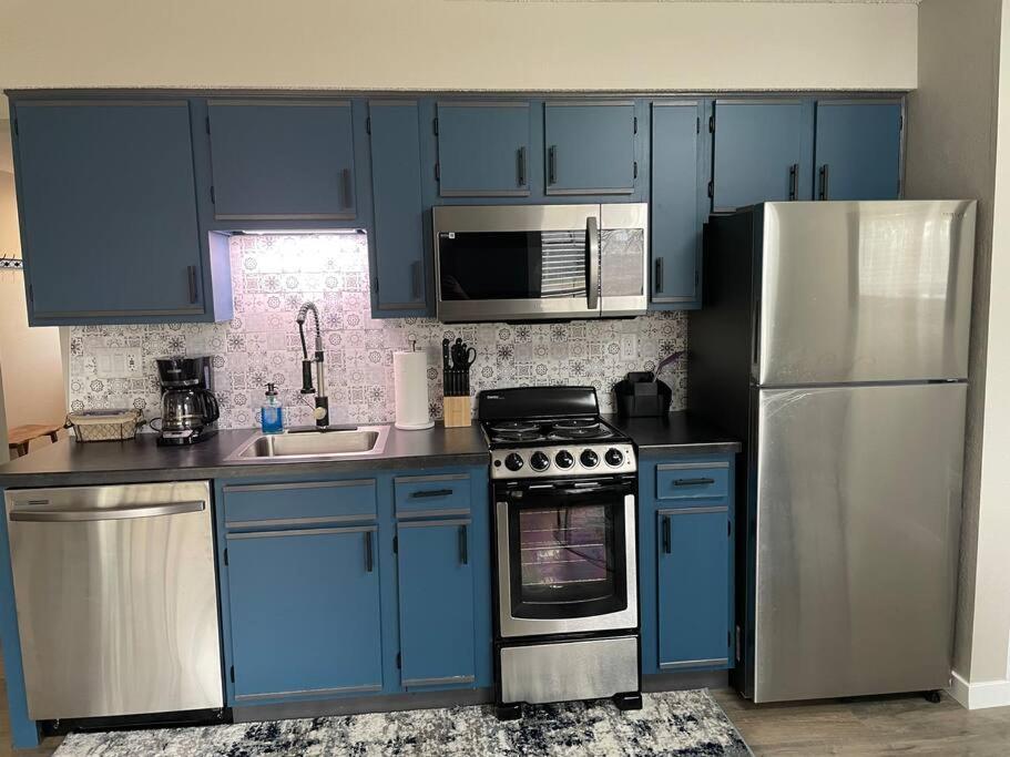 Newly Remodeled Lover’s Luxury Condo with Upgrades view 3