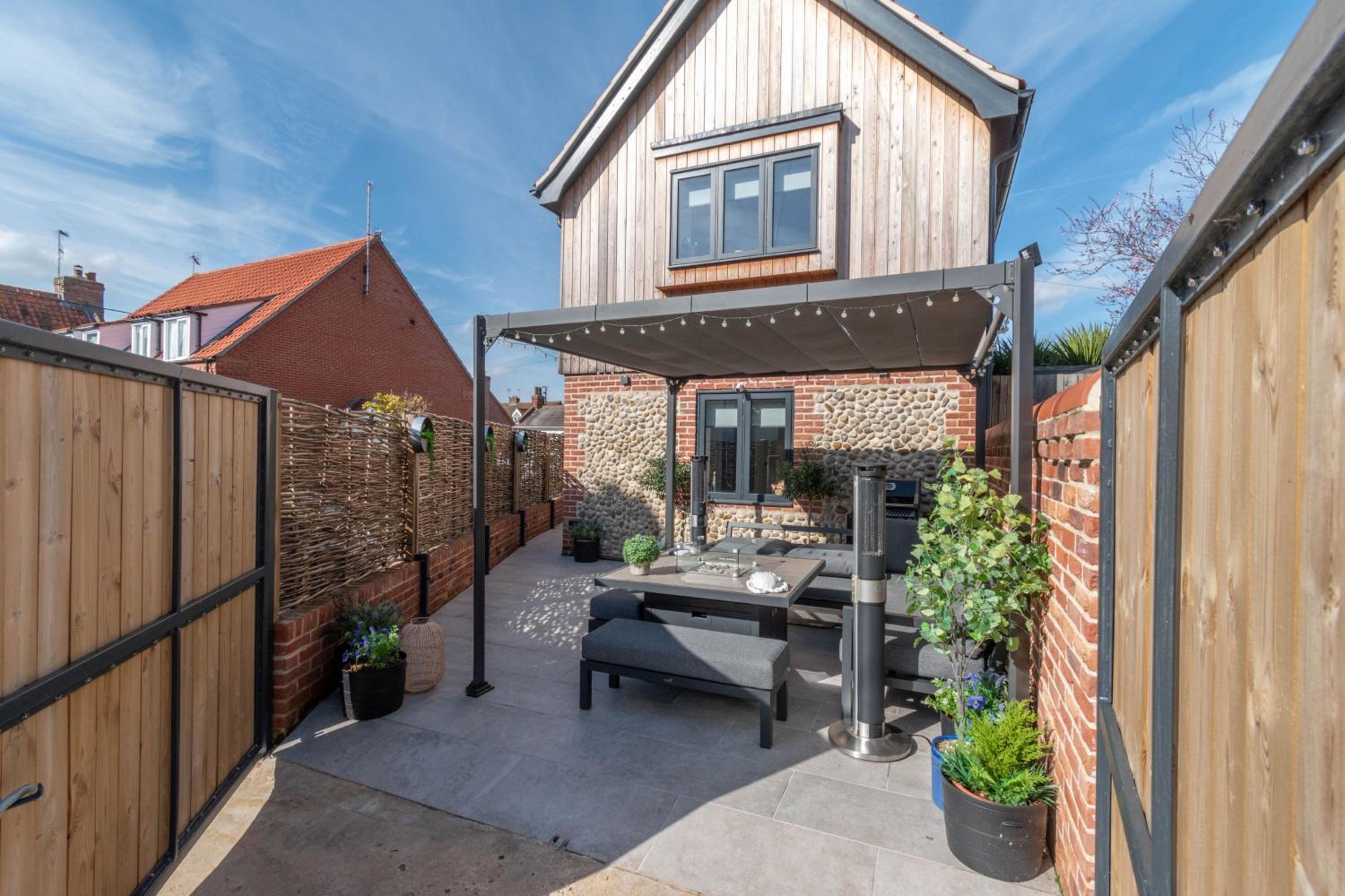 28 Chapel Yard view 2