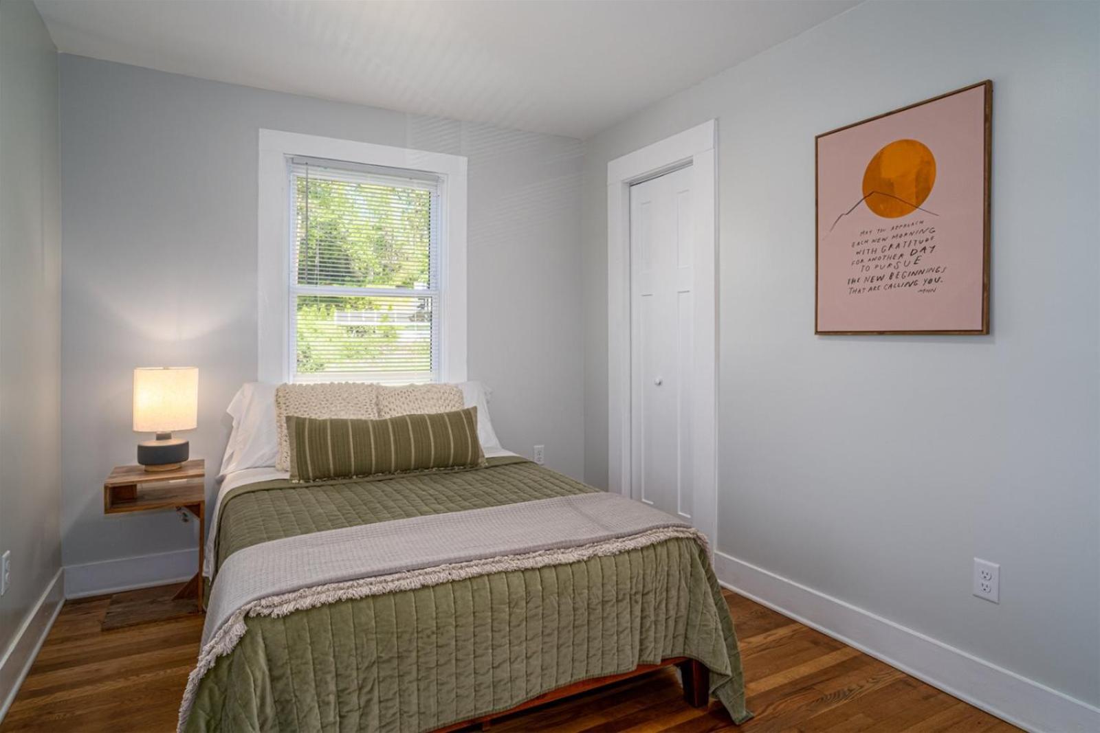 North Lane Cottage Downtown view 4