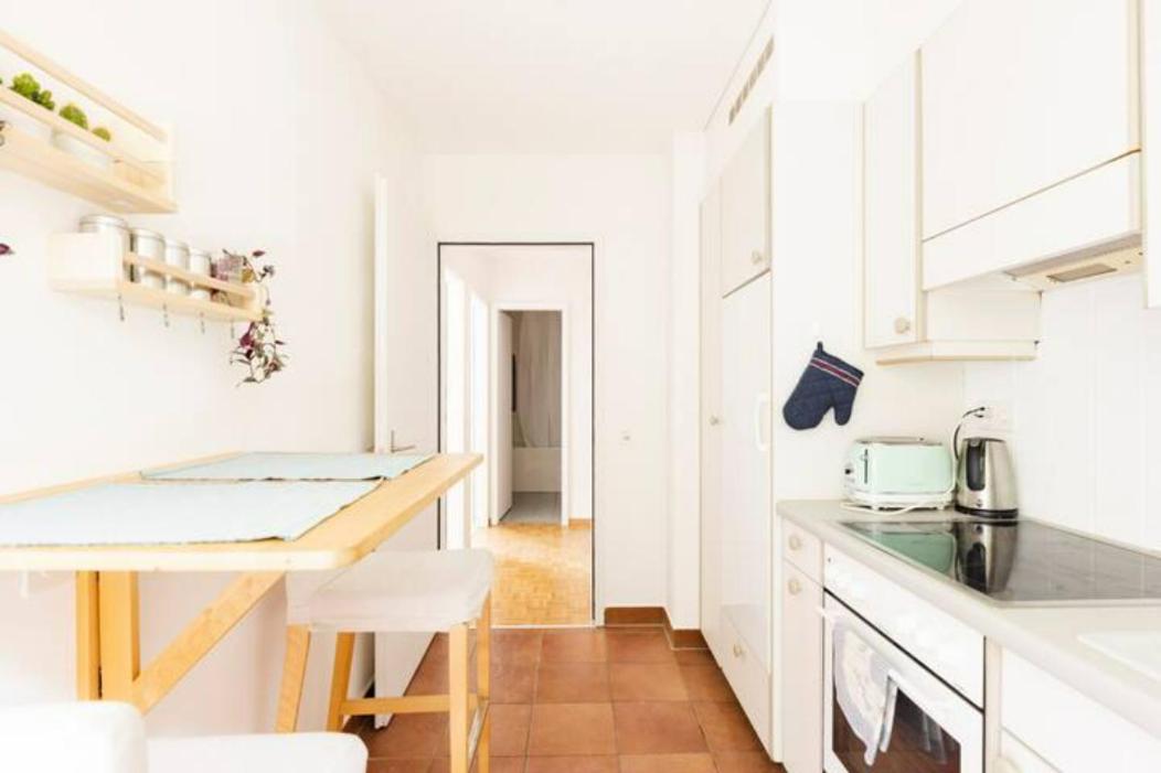 Spacious 52 sqm Cozy Flat - Free Parking - 10 min to Lausanne Old Town