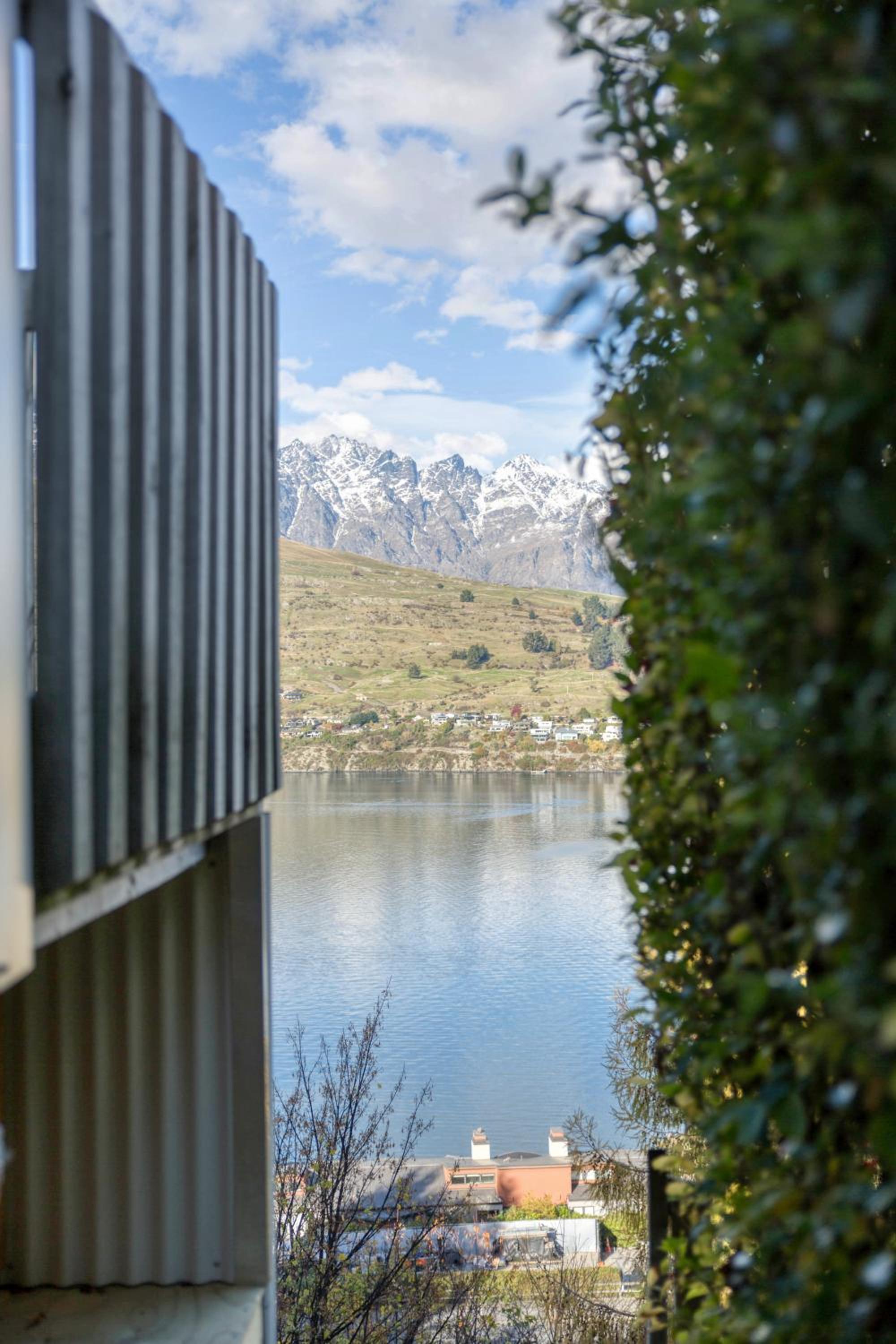 Lake & mountain view home in CBD view 2