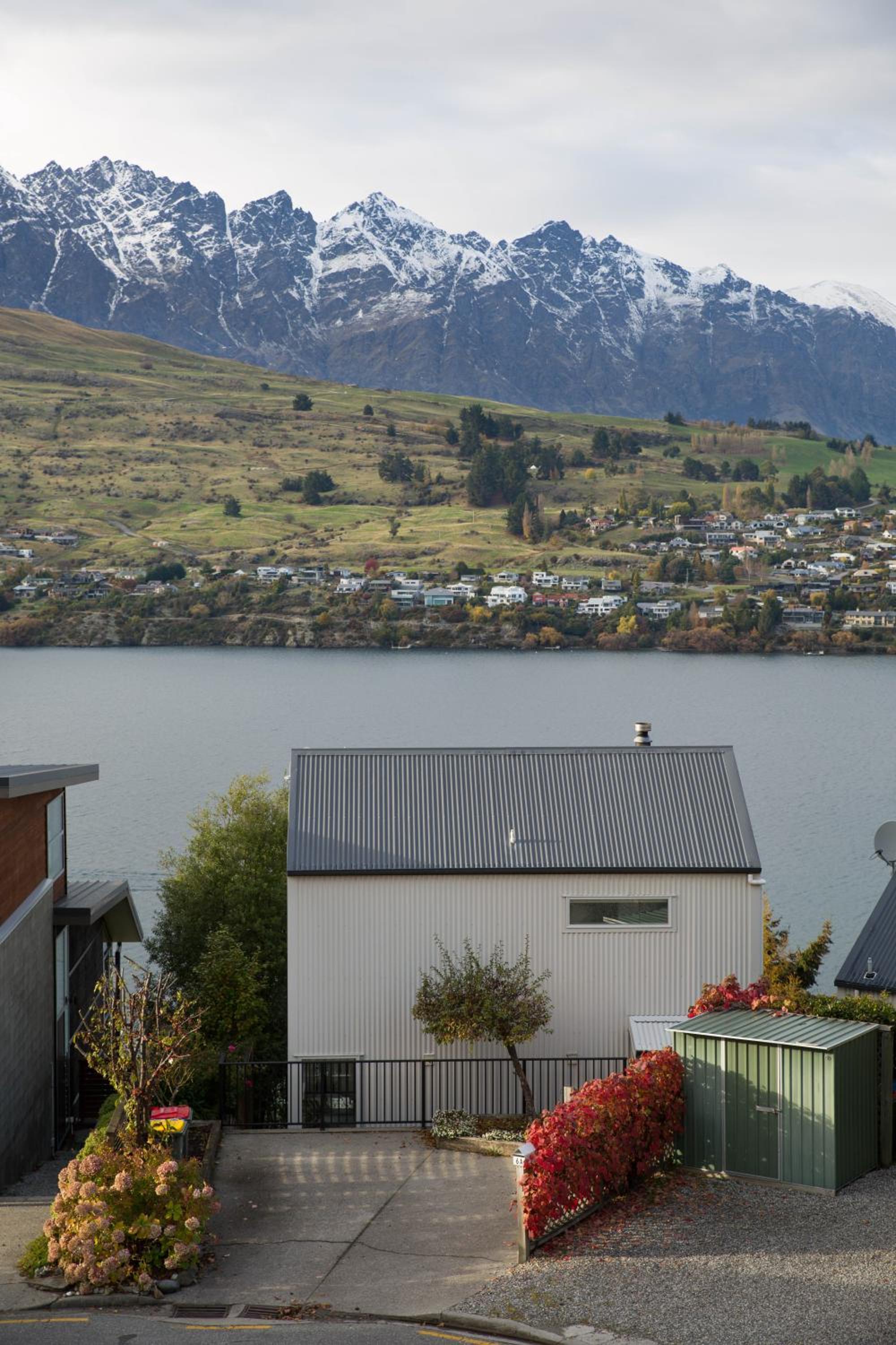 Lake & mountain view home in CBD view 3