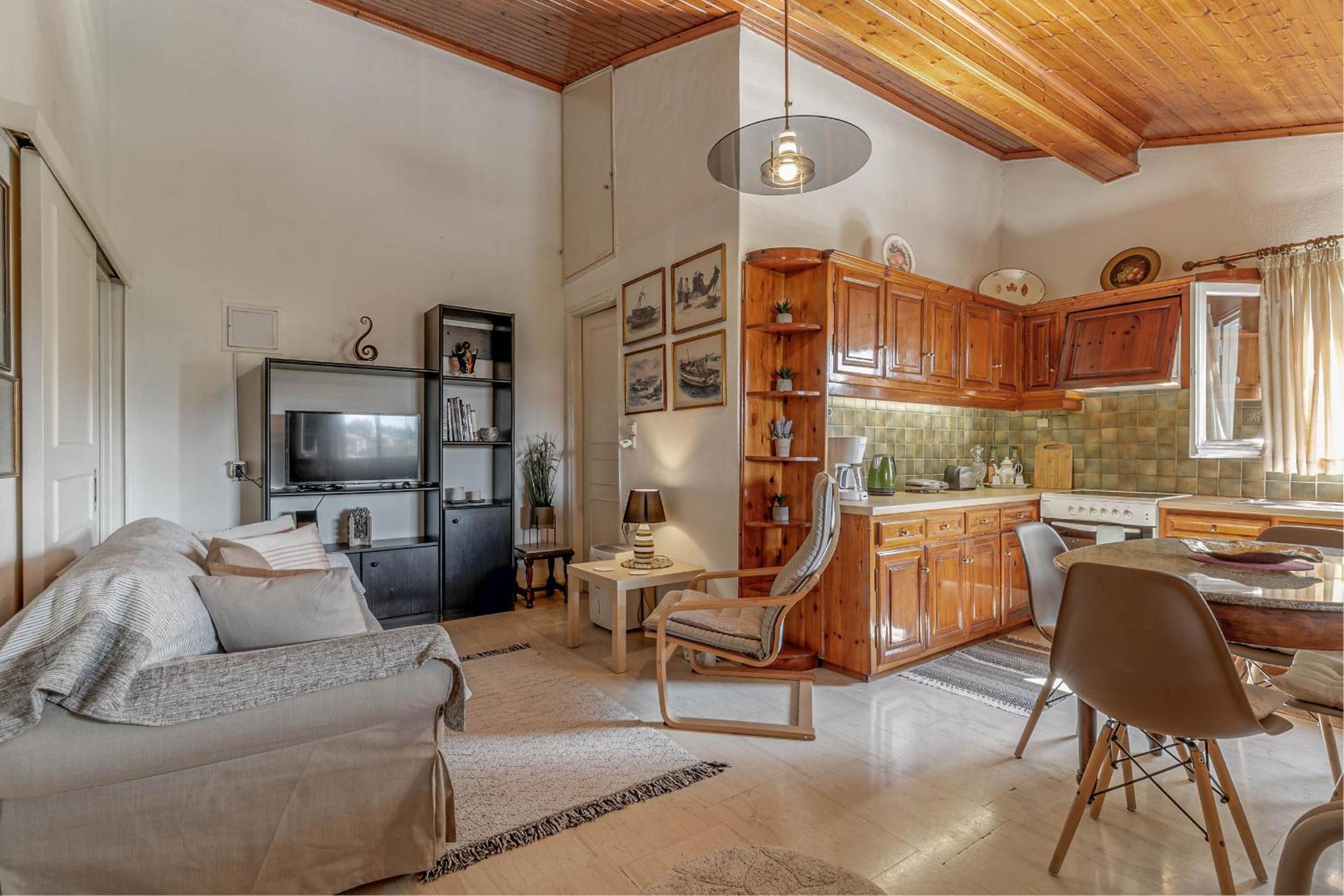 Eutuxia House