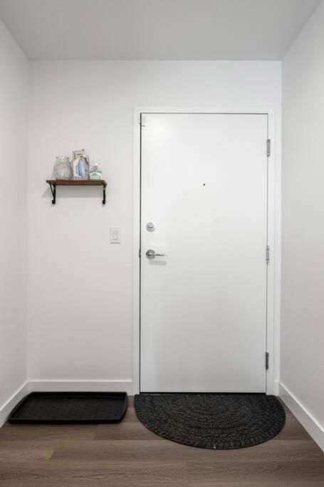Stylish Serenity 1BR Kensington Condo wParking