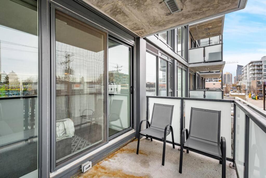 Stylish Serenity 1BR Kensington Condo wParking