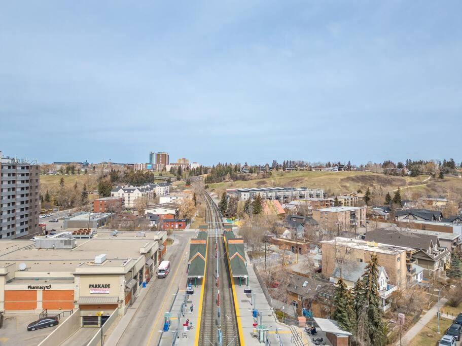 Stylish Serenity 1BR Kensington Condo wParking