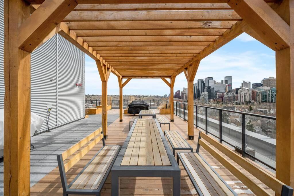 Stylish Serenity 1BR Kensington Condo wParking