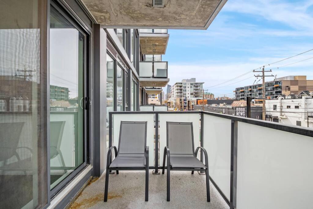 Stylish Serenity 1BR Kensington Condo wParking