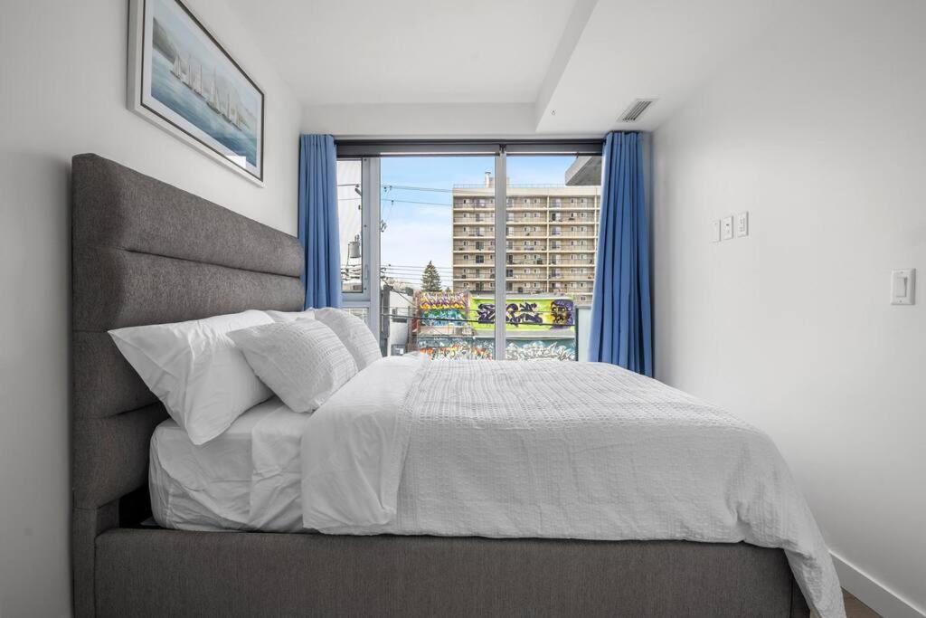 Stylish Serenity 1BR Kensington Condo wParking