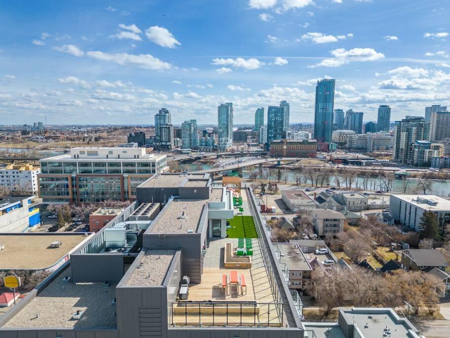 Stylish Serenity 1BR Kensington Condo wParking