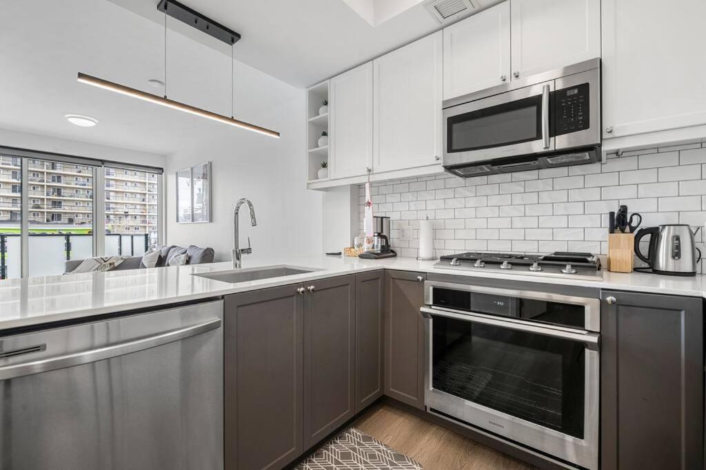 Stylish Serenity 1BR Kensington Condo wParking