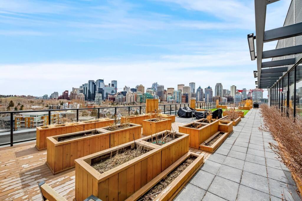 Stylish Serenity 1BR Kensington Condo wParking