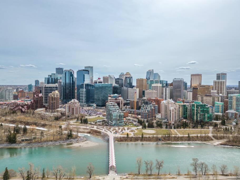 Stylish Serenity 1BR Kensington Condo wParking
