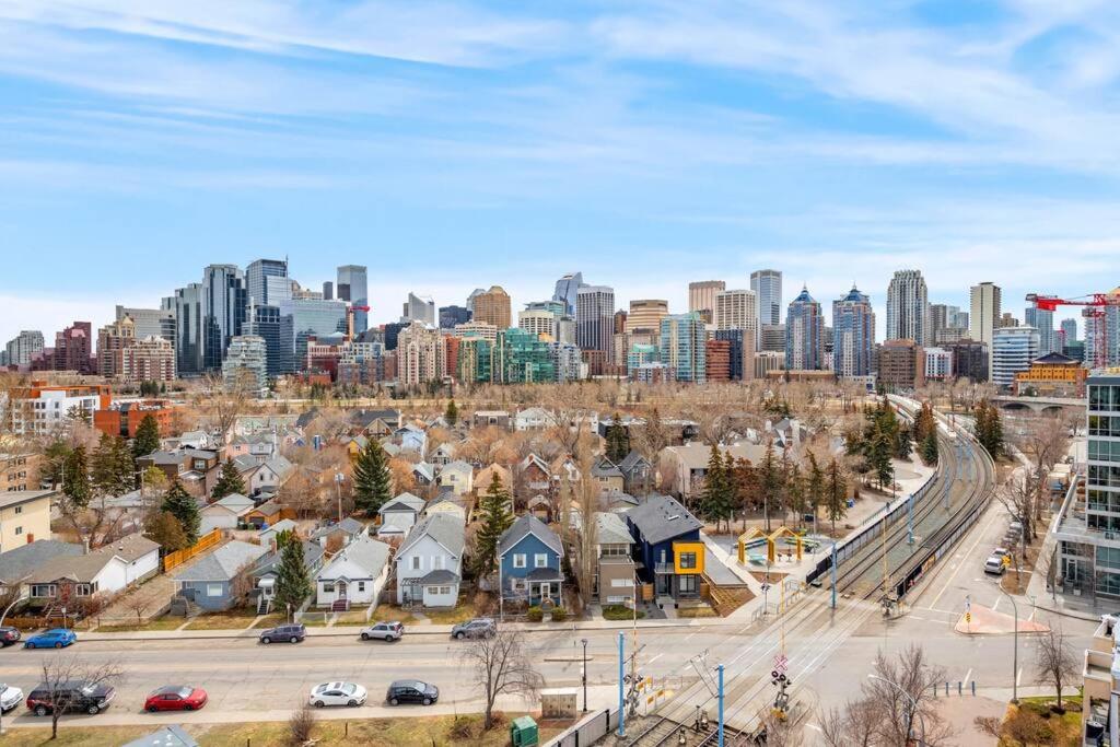 Stylish Serenity 1BR Kensington Condo wParking