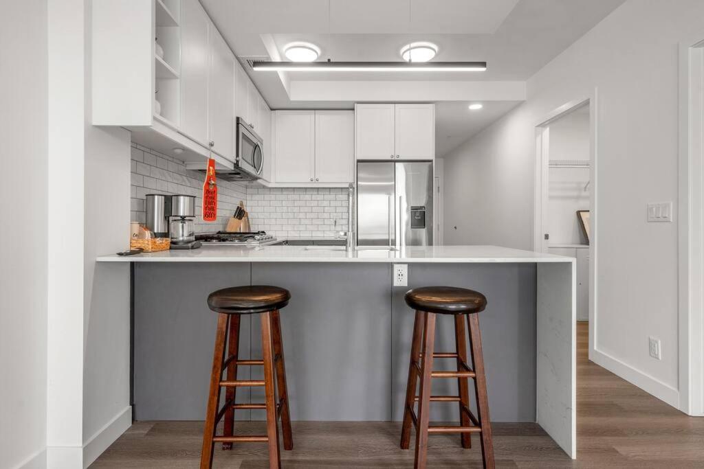 Stylish Serenity 1BR Kensington Condo wParking