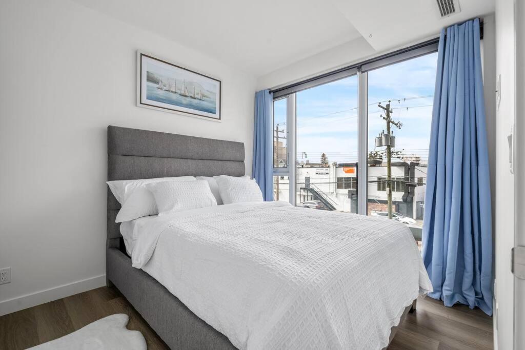 Stylish Serenity 1BR Kensington Condo wParking