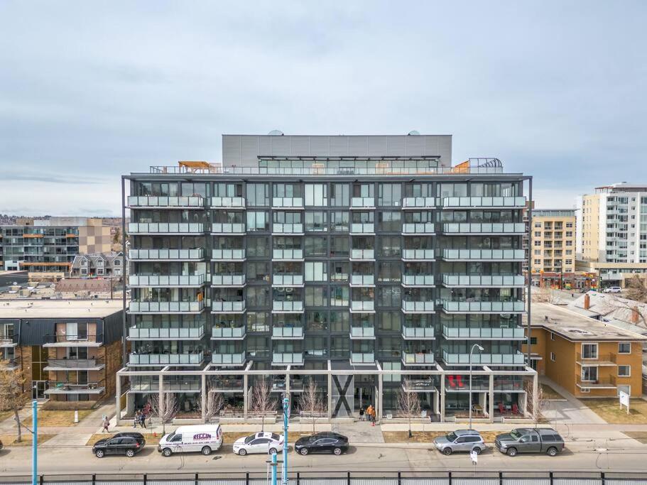 Stylish Serenity 1BR Kensington Condo wParking