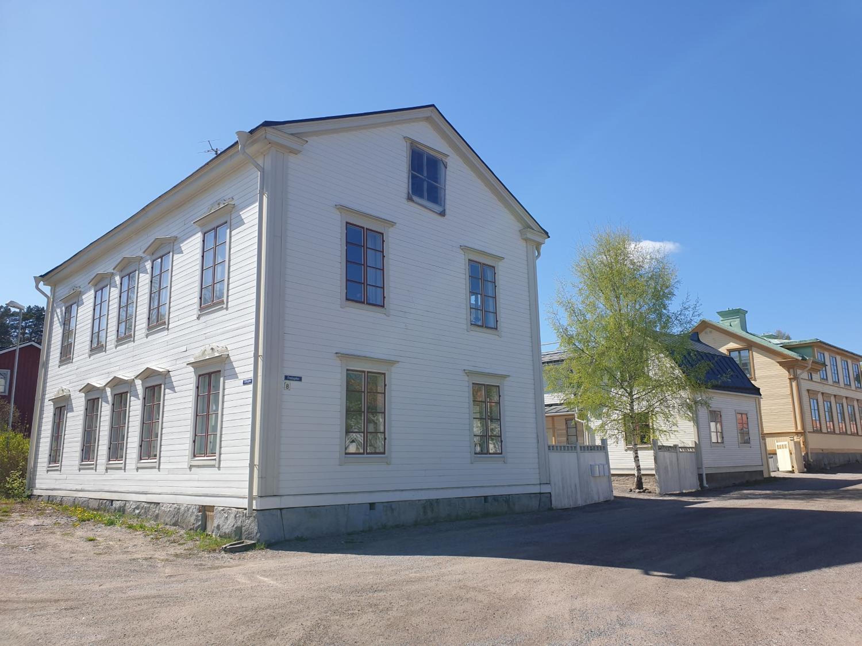 Fin lägenhet i lugnt område view 3