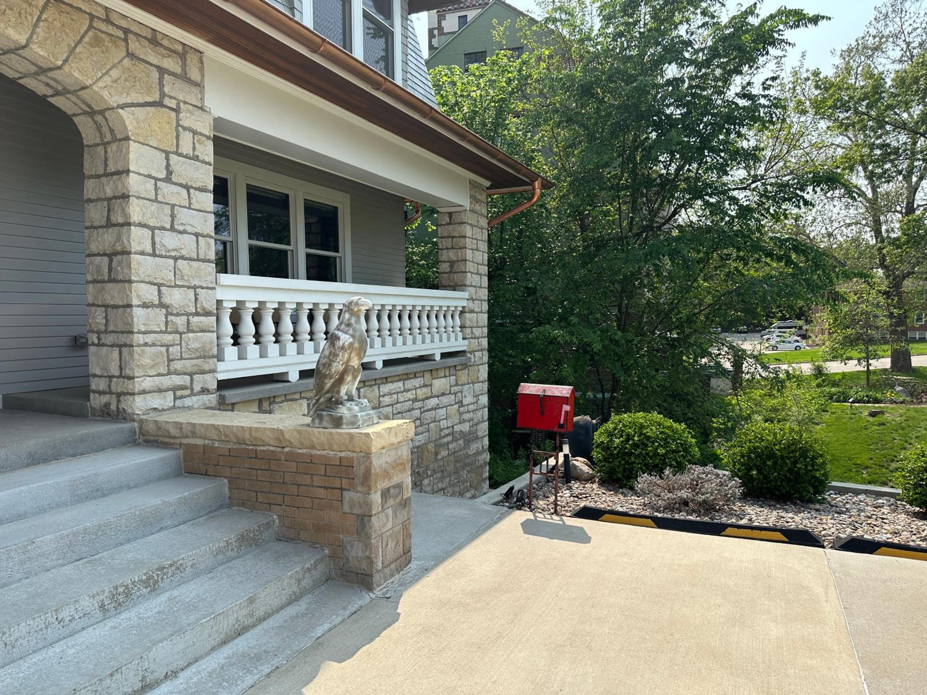 Historical Oscar Lofquist house in the heart of Des Moines view 5