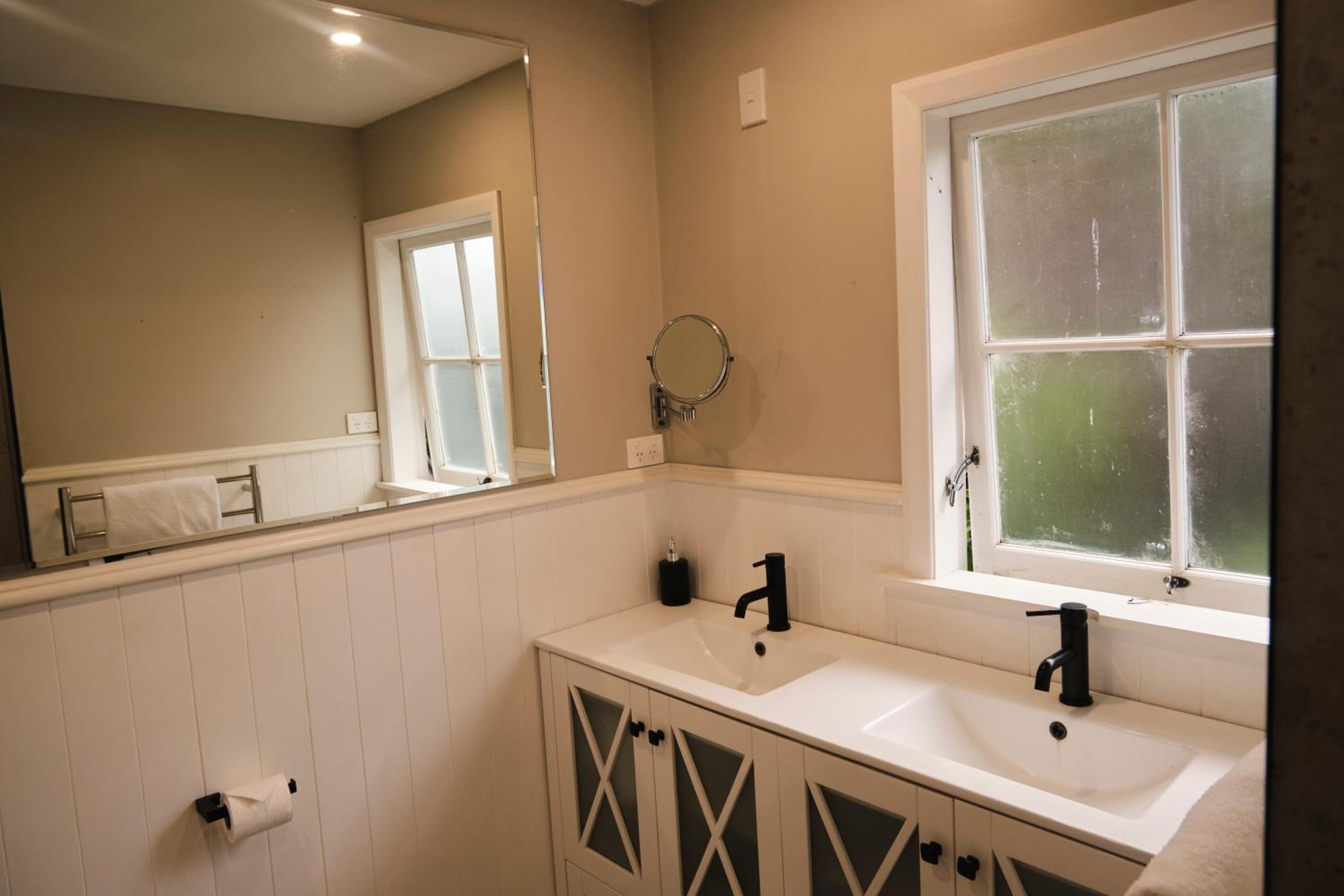 Victorian Designs - Spacious Home in Rotorua Central