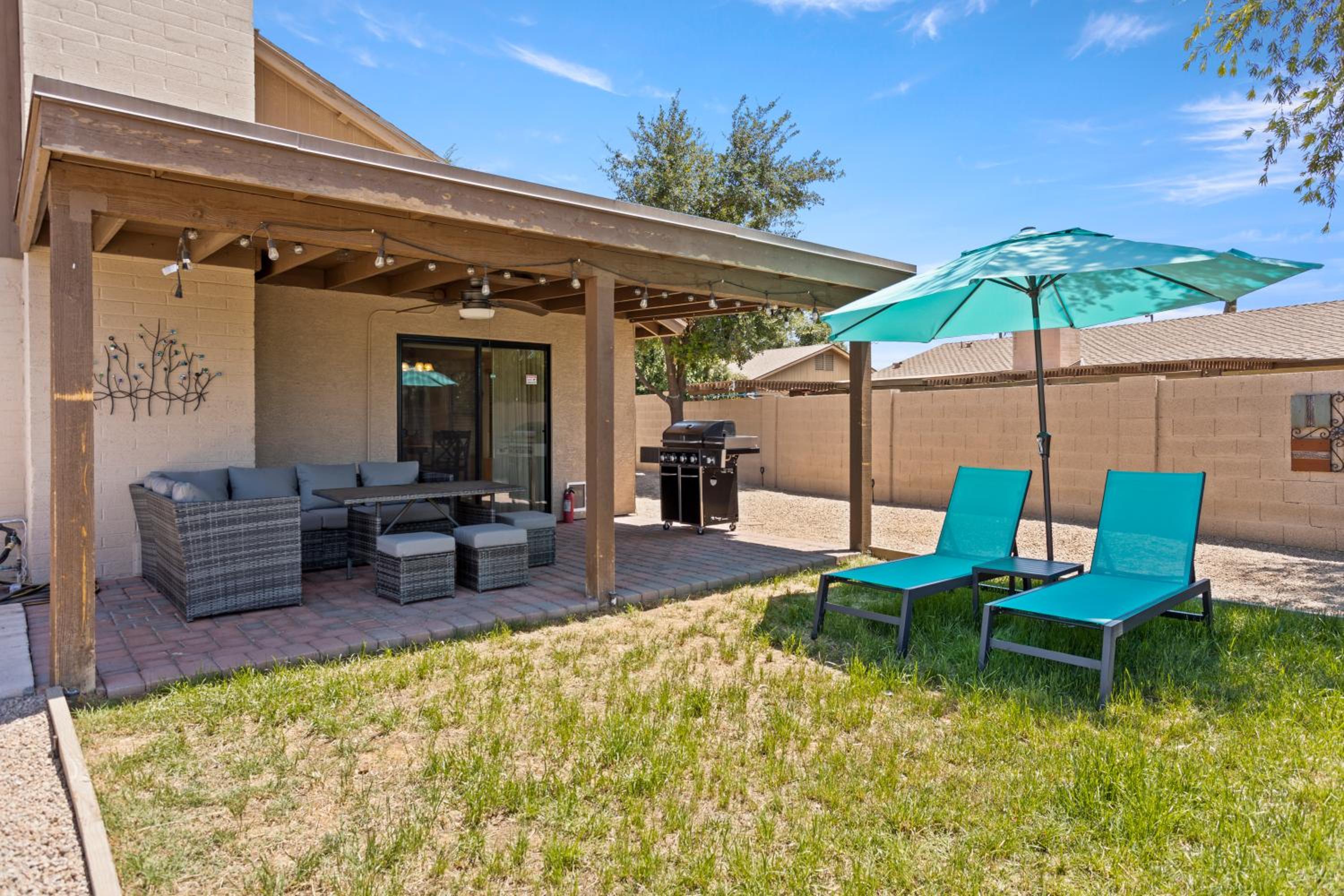 Spacious stunning ranch house, hot-tub and private basketball court, near WestWorld, TPC