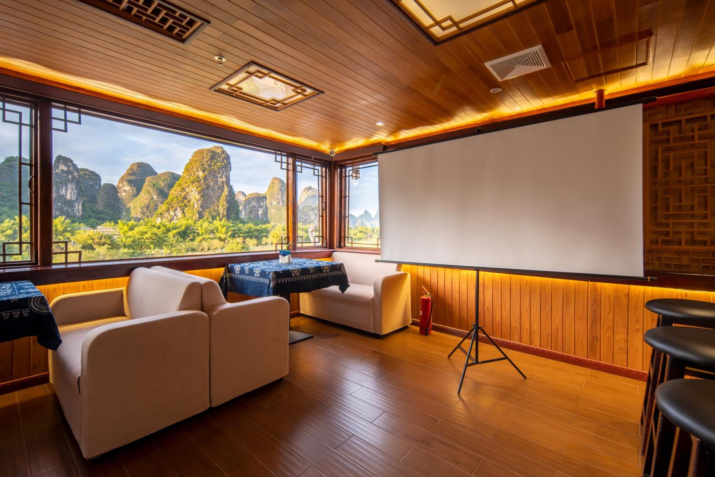 Li River Gallery Lodge