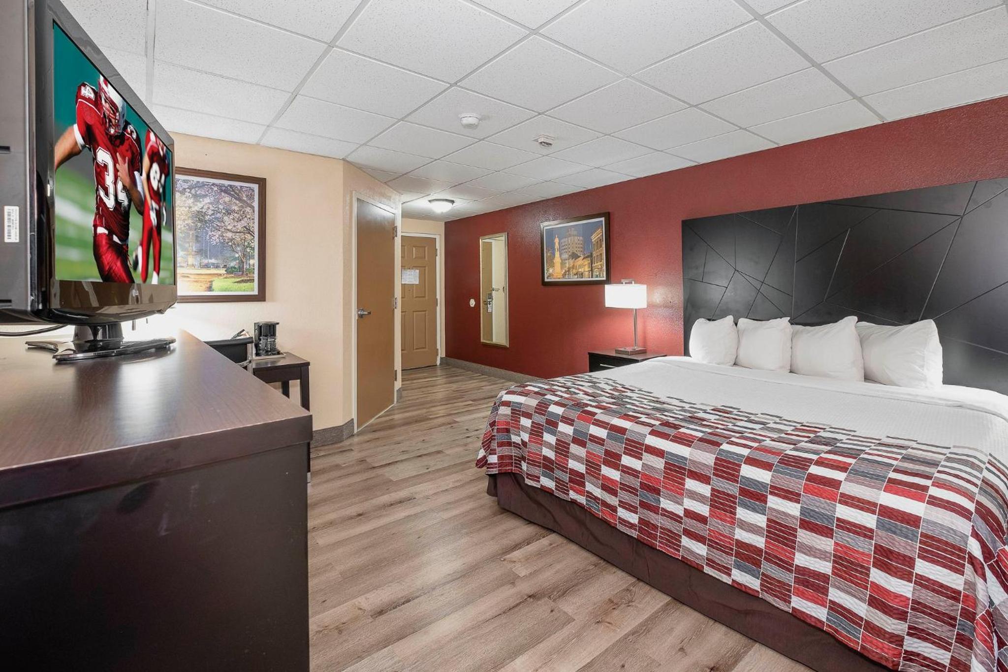 Macon Vacations - Red Roof Inn Suites Macon - Property Image 33