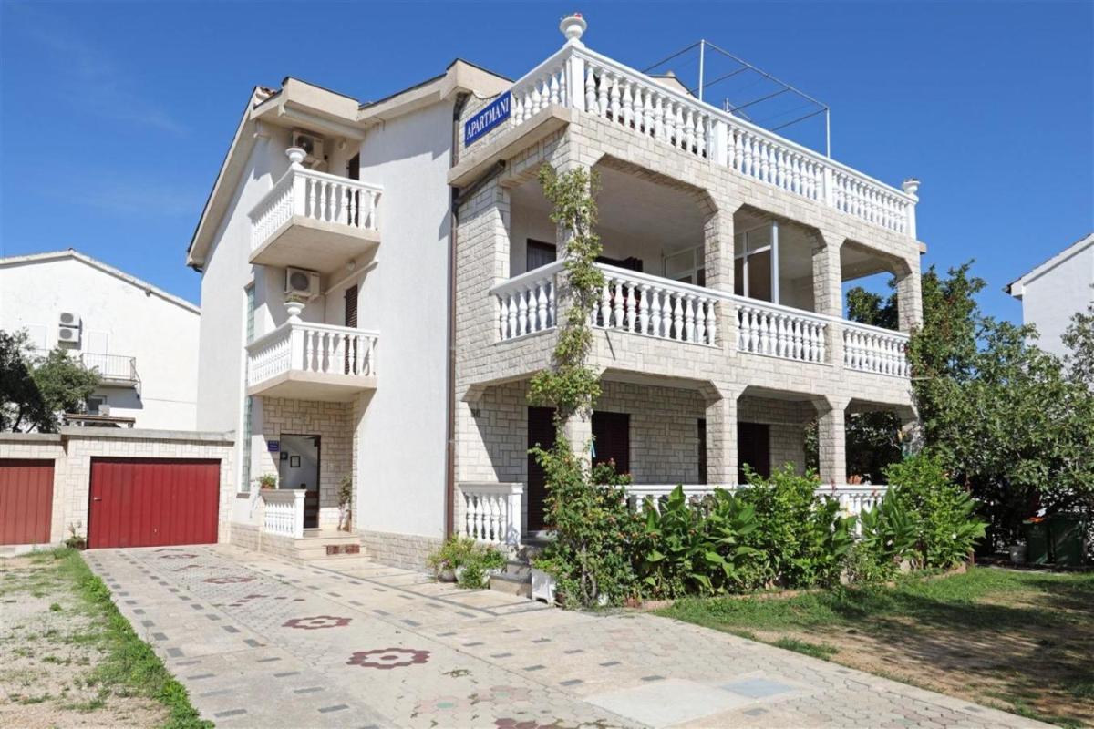 Apartments Slavka - free parking & BBQ view 2
