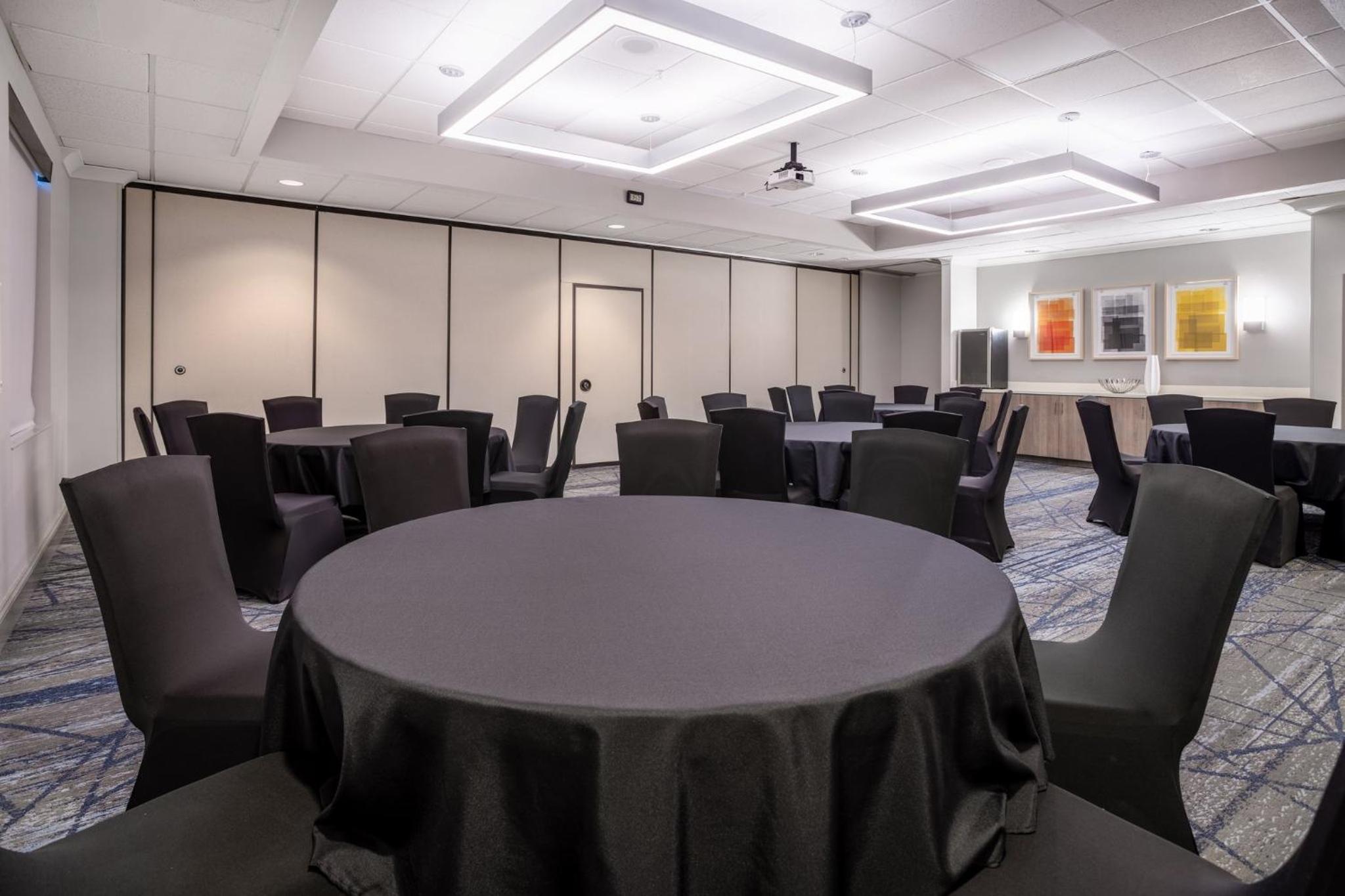 Tampa Bay Area Vacations - Holiday Inn Express and Suites Tampa I-75 at Bruce B. Downs, an IHG Hotel - Property Image 1