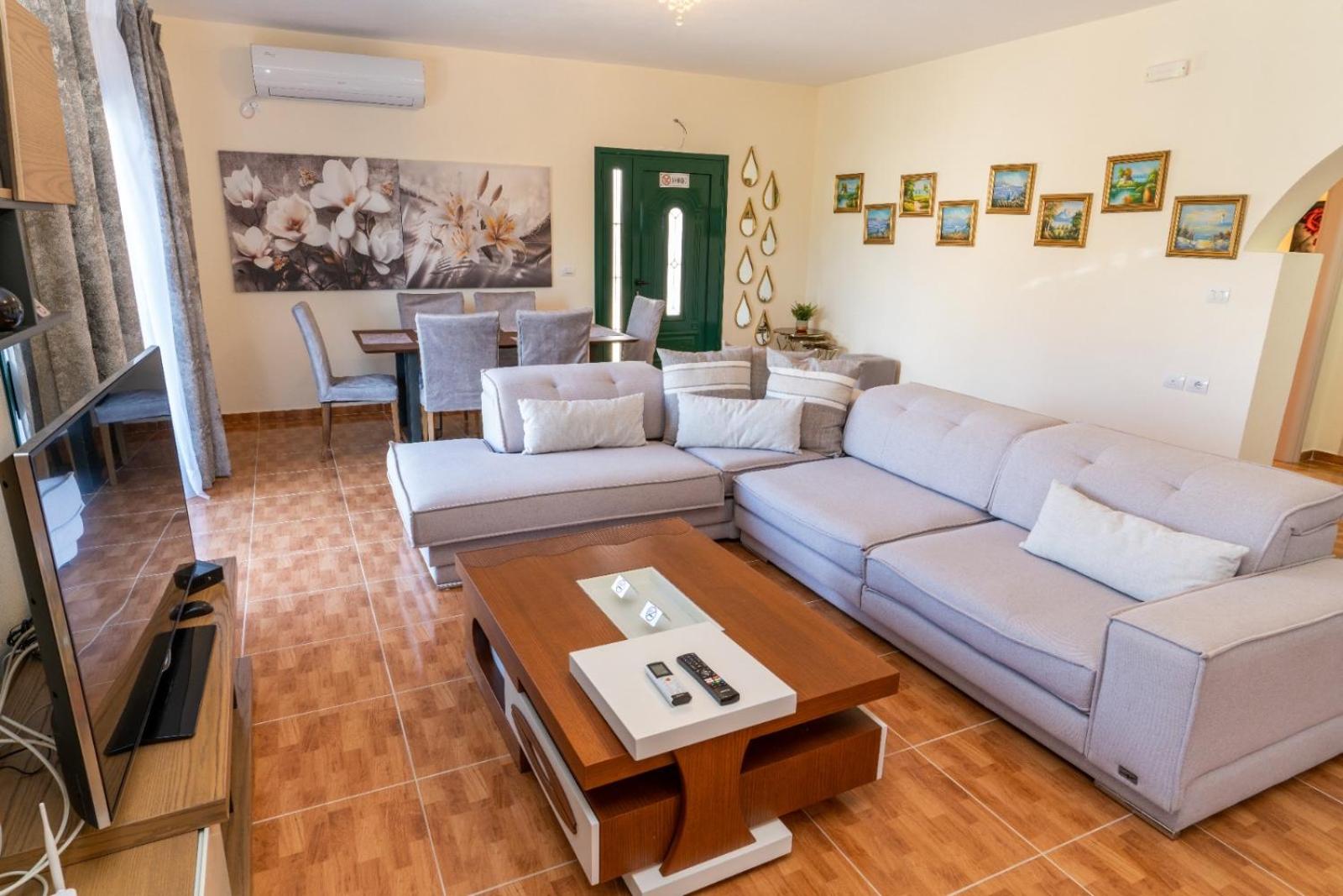Xhorxhi villa