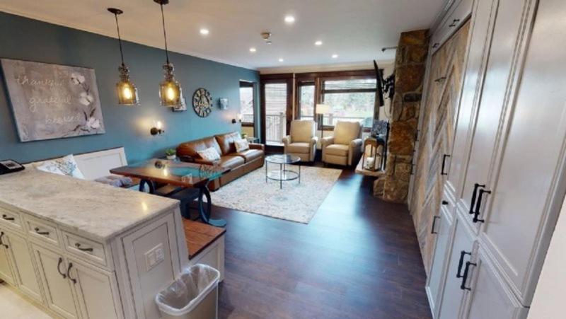 Slopeside 1 Bedroom Platinum-Rated Residence At Golden Peak view 2