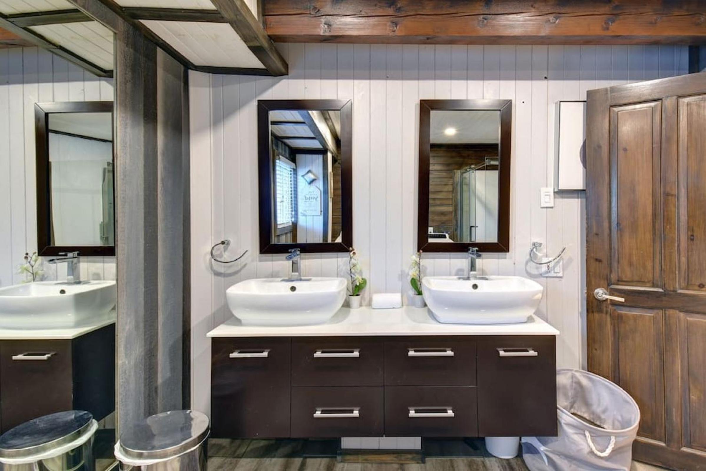 The Woodland Cabin by Instant Suites - Old Village Mont-Tremblant