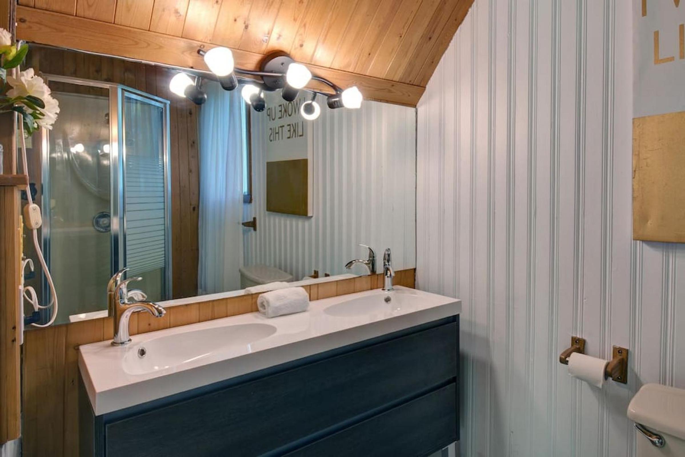 The Woodland Cabin by Instant Suites - Old Village Mont-Tremblant