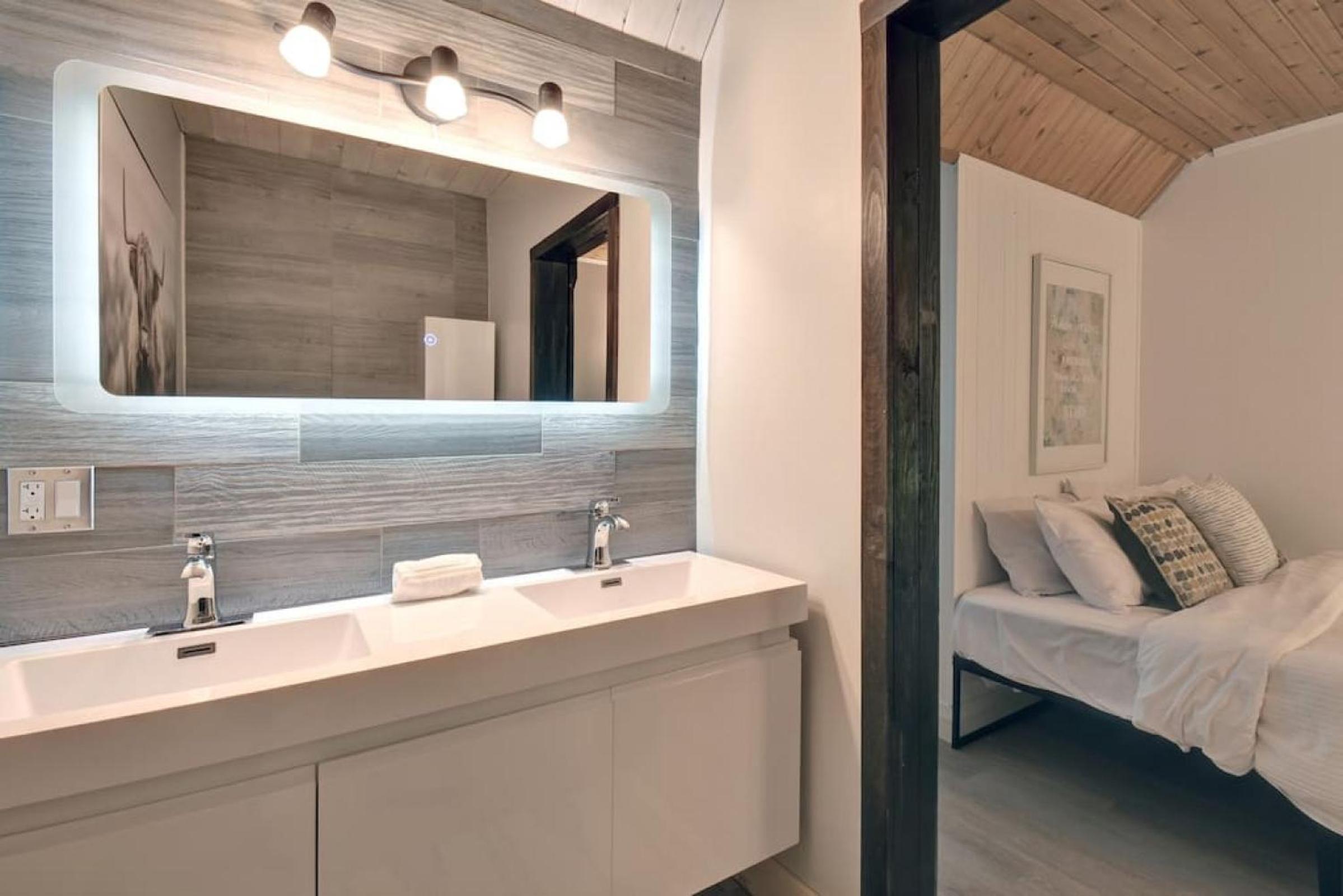 The Woodland Cabin by Instant Suites - Old Village Mont-Tremblant