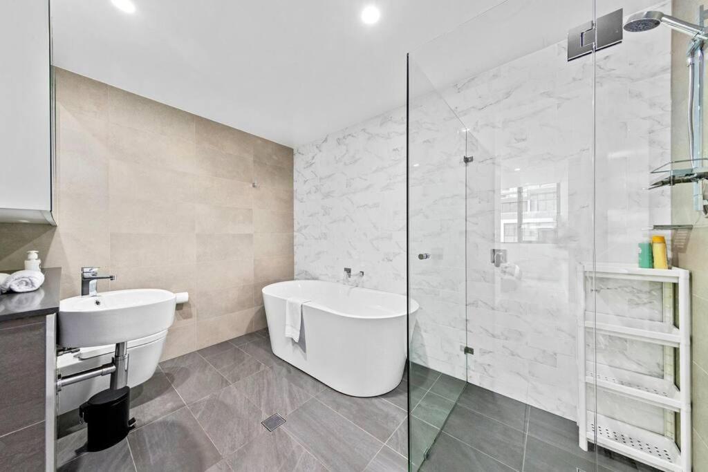 Four bedroom apartment with facilities in Olympic Park