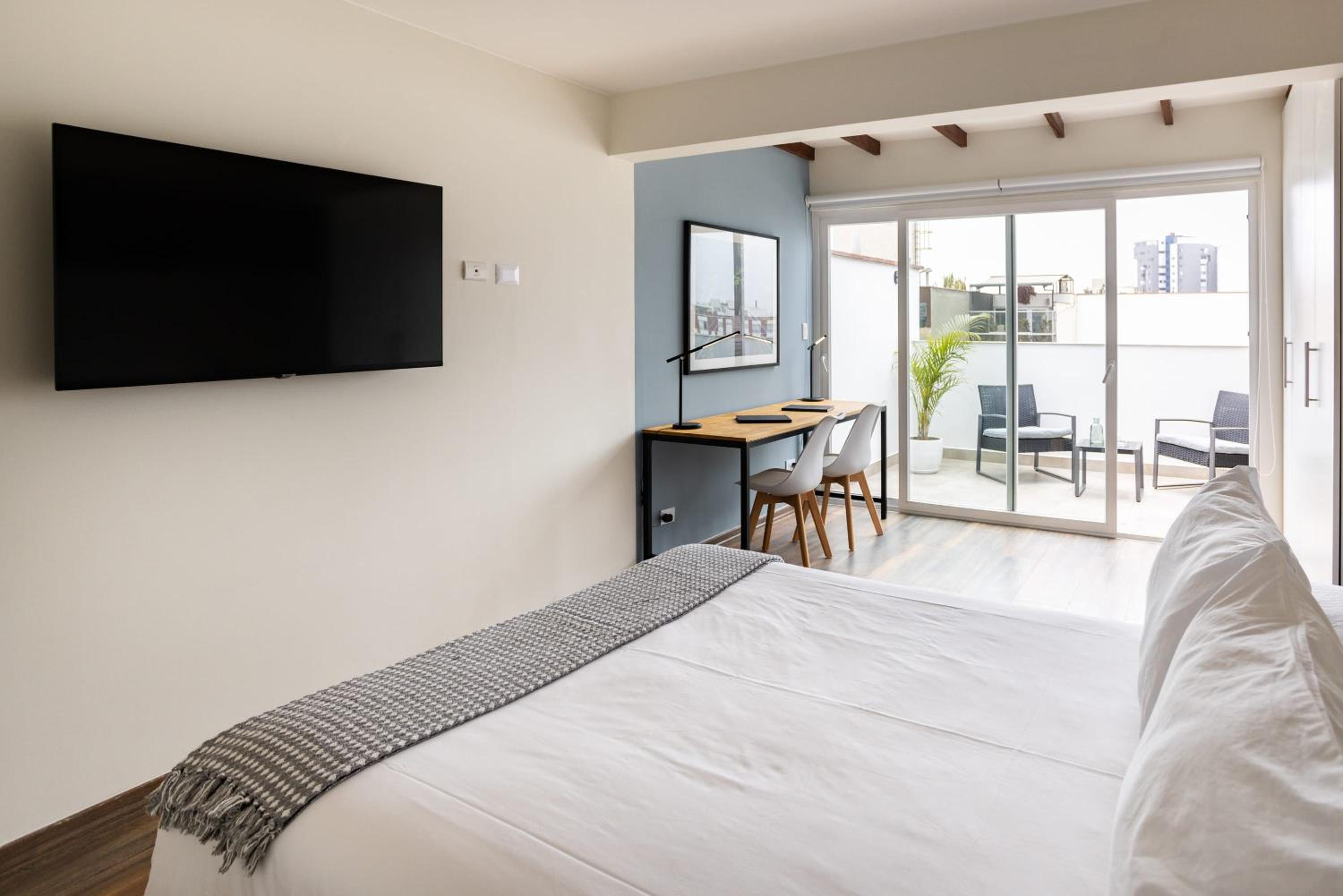 Outstanding 3BR with Terrace in Miraflores view 4