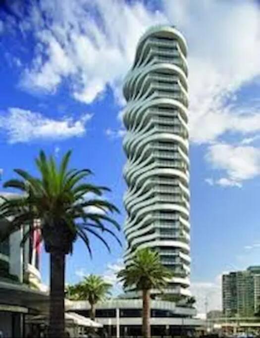 Hotel Modern luxury with breathtaking ocean views - Image 1