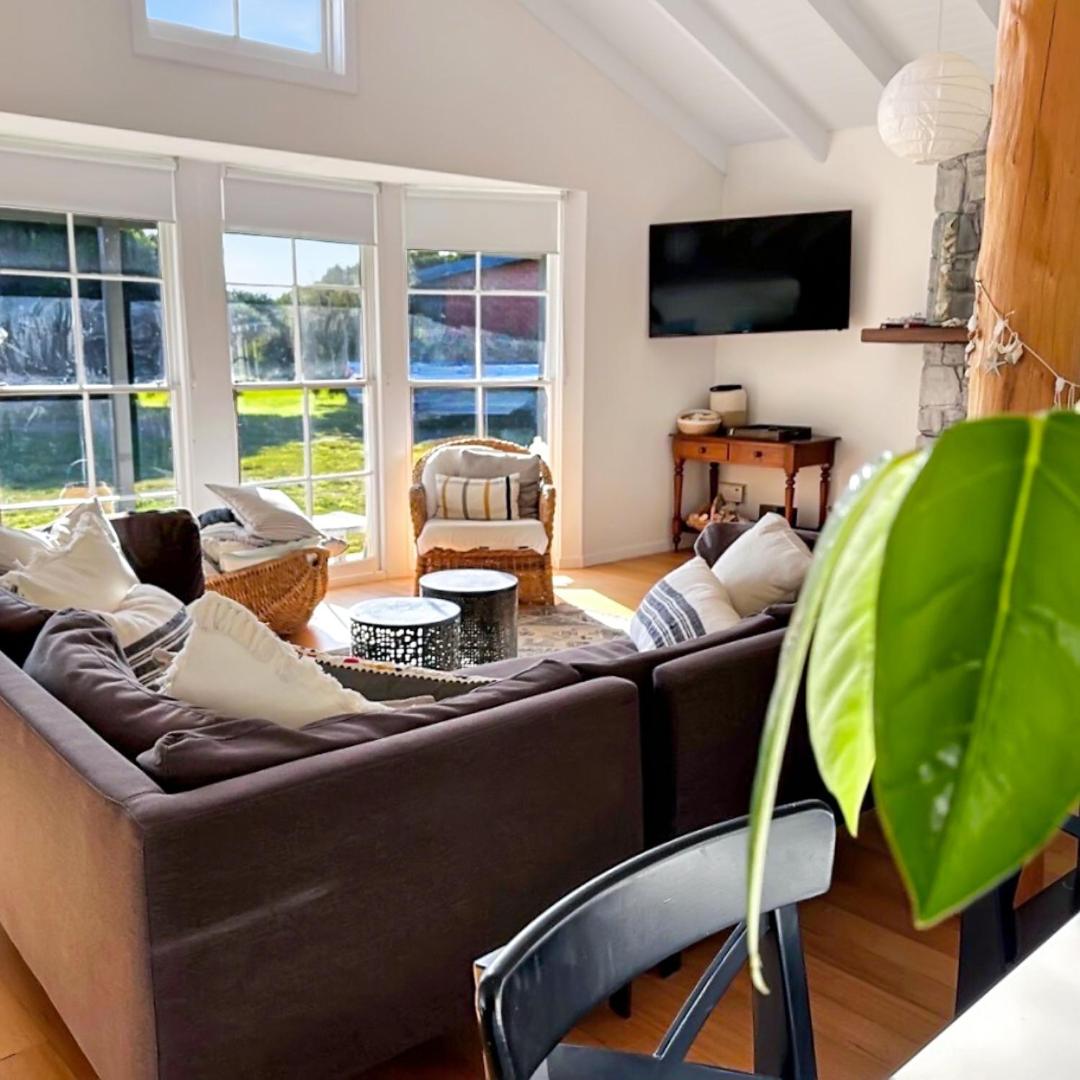 White Shell Cottage - Woodfire & Beachfront