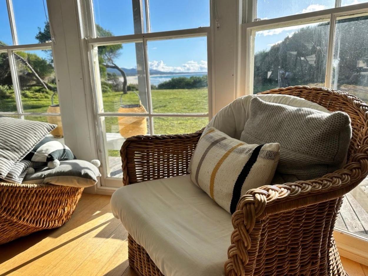 White Shell Cottage - Woodfire & Beachfront