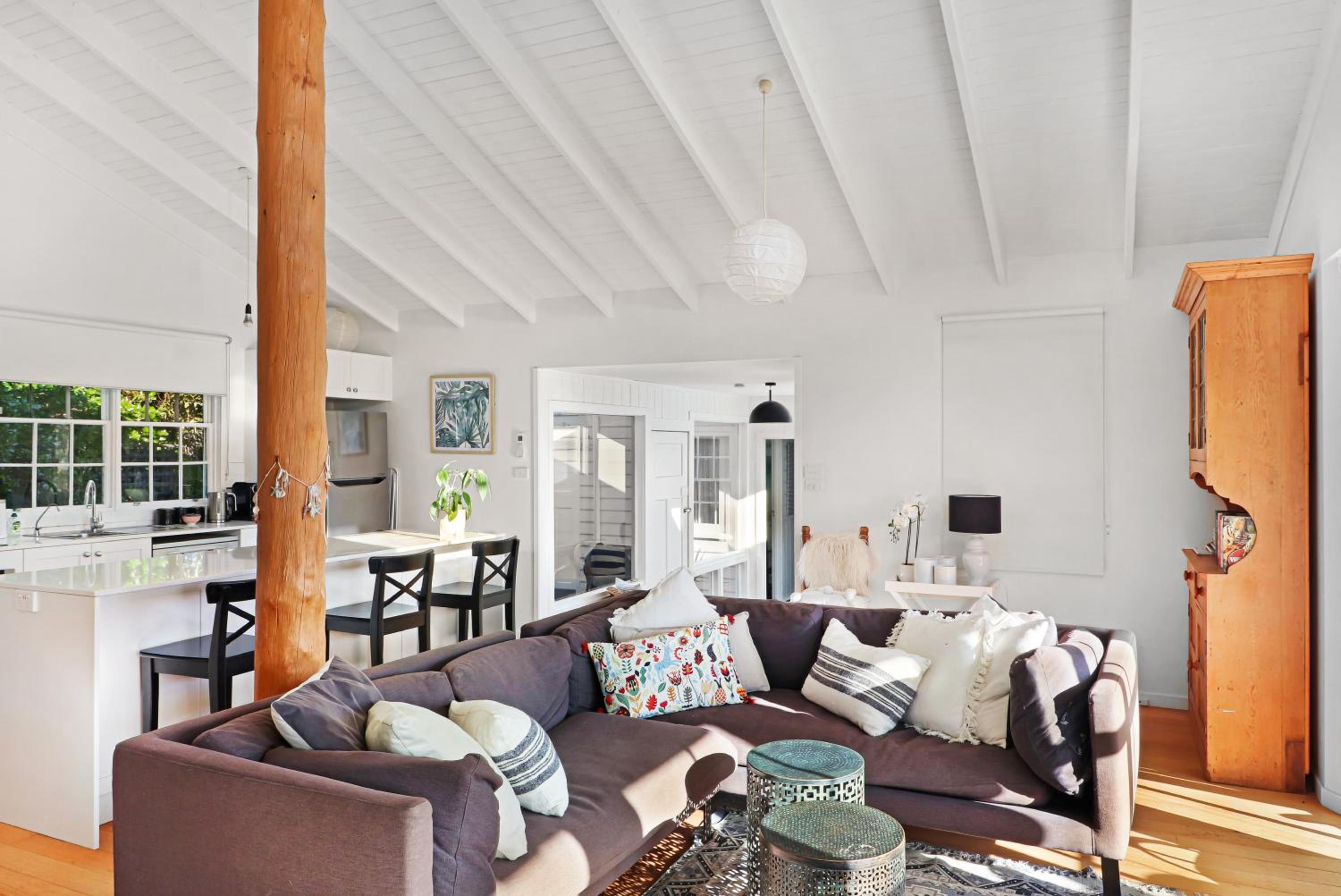White Shell Cottage - Woodfire & Beachfront