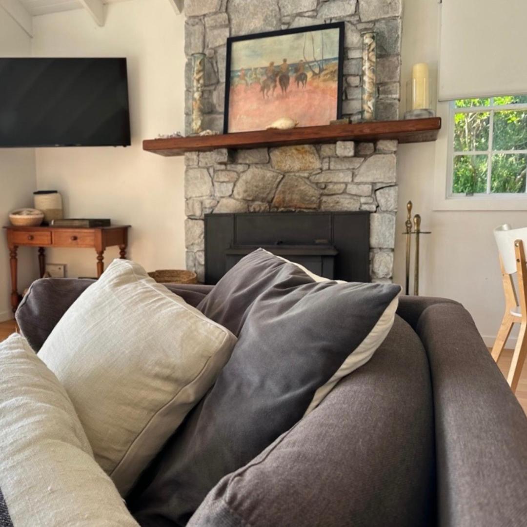 White Shell Cottage - Woodfire & Beachfront